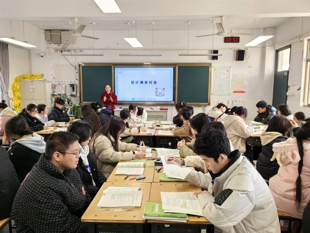 杨晓丽老师上课照片.jpg