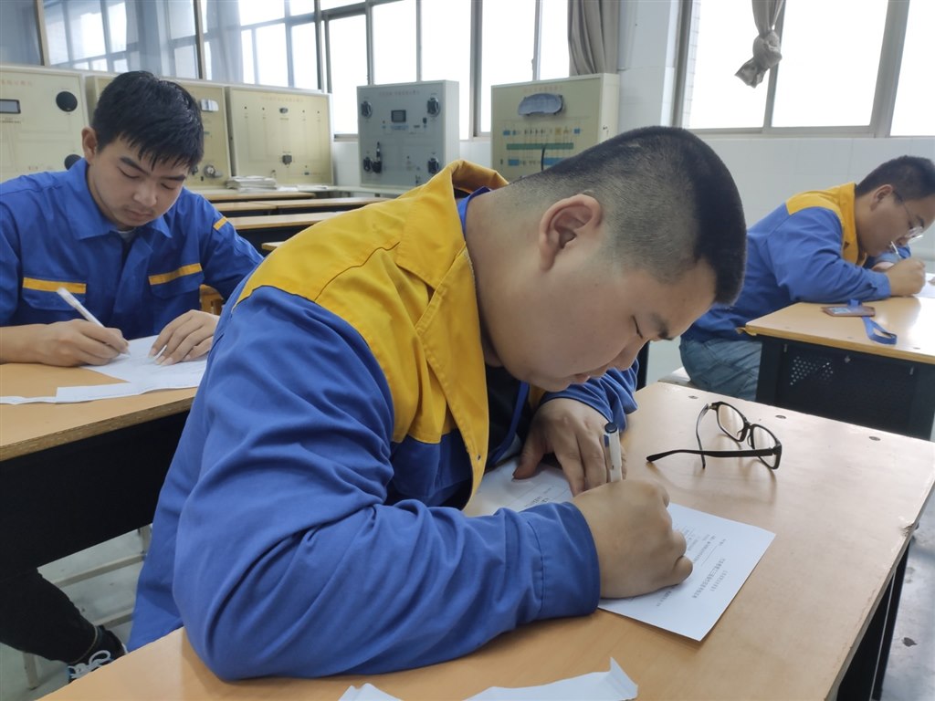 认真答题.jpg