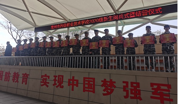 先进集体、先进个人领奖.jpg