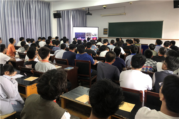 叶院长介绍学院概况 (2)_副本.jpg