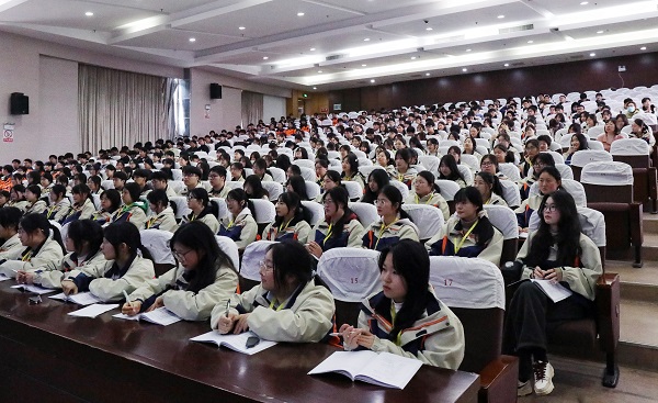 4聆听讲座.JPG