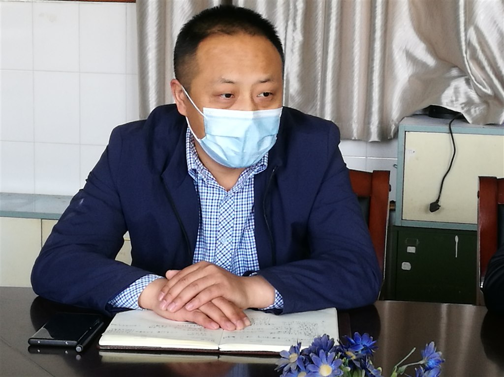 副院长兼教务科科长唐杰主持会议.jpg