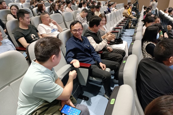 3家长互动中.jpg