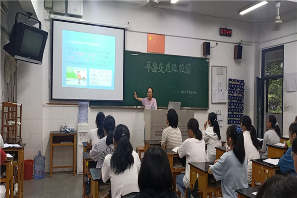 平安交通进校园主题班会_副本.jpg