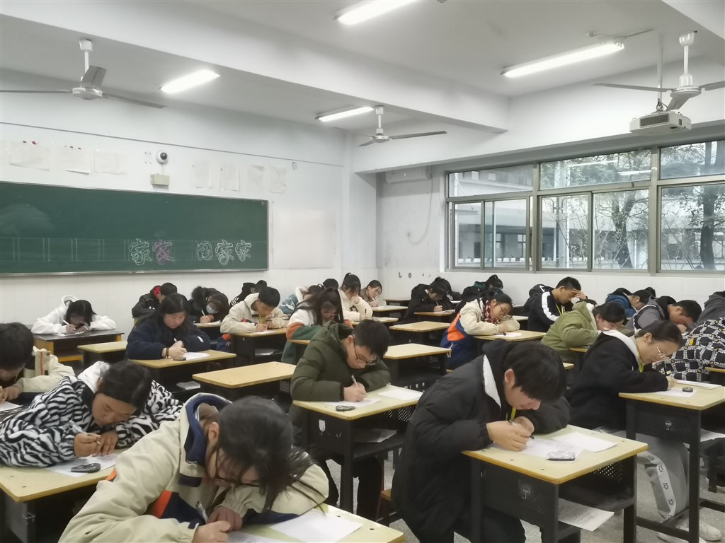 团员们认真记录.jpg