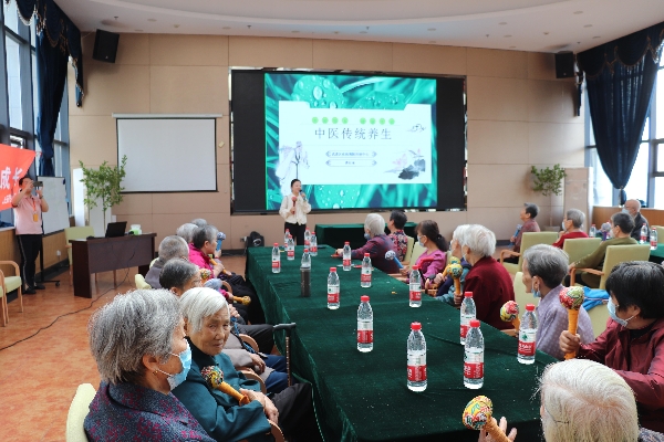 6曹老师授课.jpg