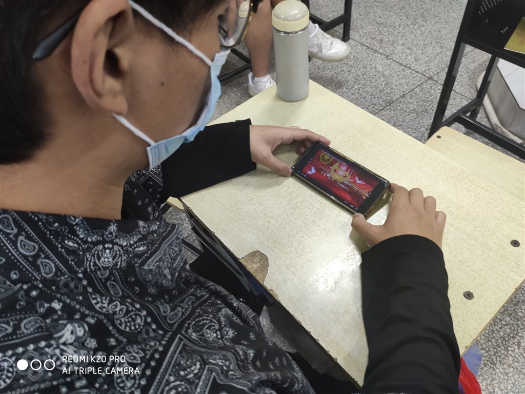 汽车学子观看网上团课3.jpg