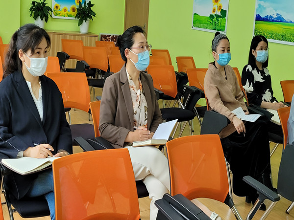 何白云老师对课程设置提出合理化建议.jpg