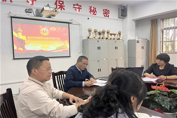 吴仁玉院长主持会议_副本.jpg