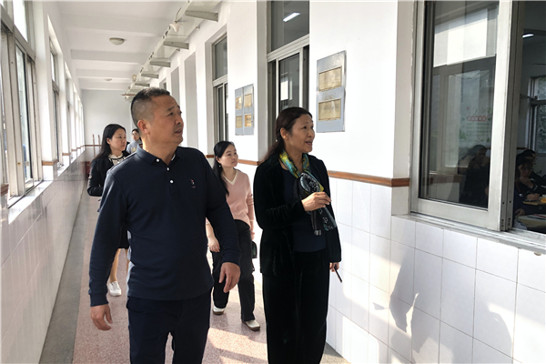 张校长一行走访本科部教学区域_副本.jpg