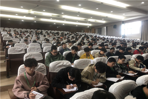 2认真记录.jpg
