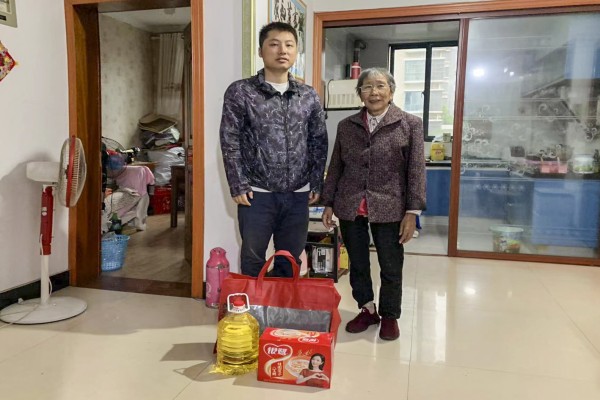 4、上门慰问_副本.jpg