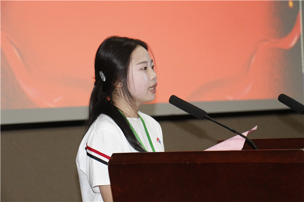 6学生代表王心怡讲话2.jpg