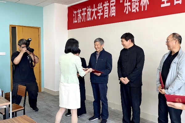 2颁发证书.jpg