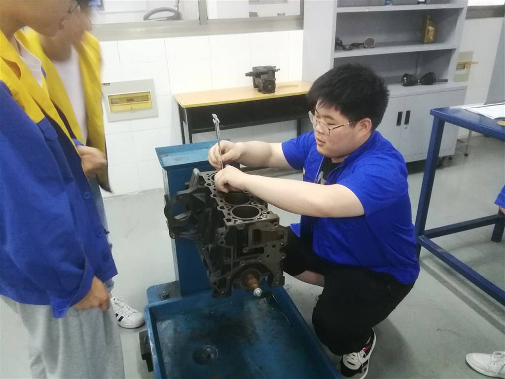 认真的训练.jpg