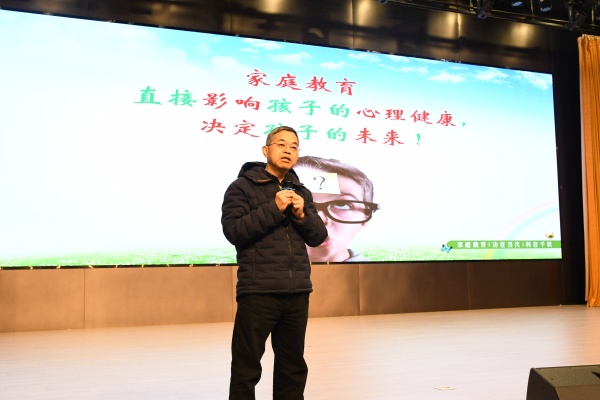 顾校长演讲中.JPG