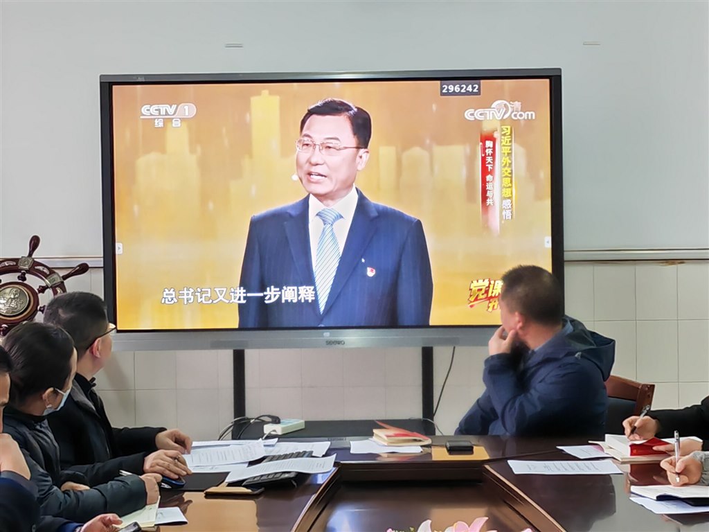 党日活动-观看视频1.jpg