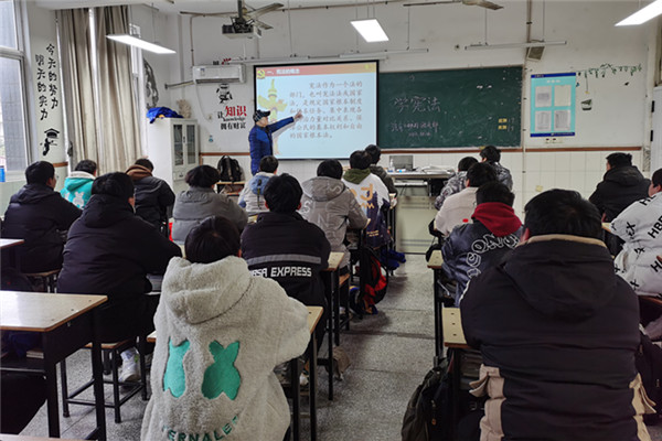 20331，学宪法主题班会_副本.jpg