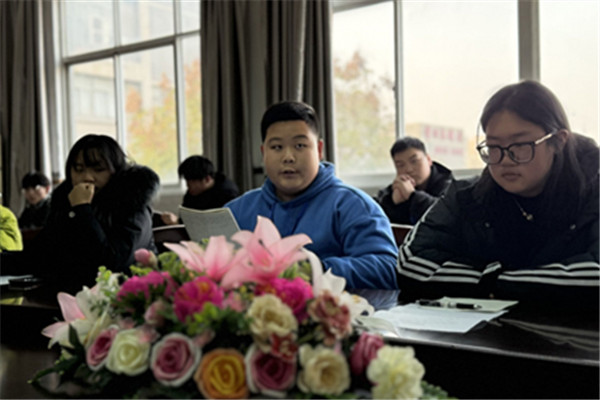2-学生代表发言_副本.jpg