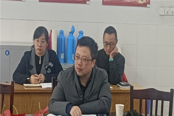 薛辉主任主持评课_副本.jpg