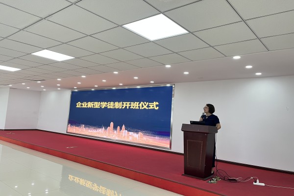 恒泰医药黄小丽经理讲话.jpg