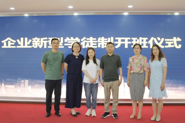 参会人员合影.jpg