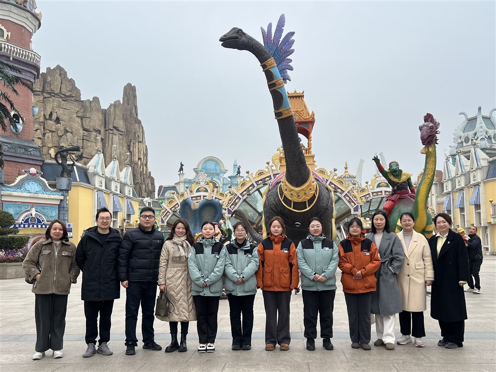走访恐龙园.JPG
