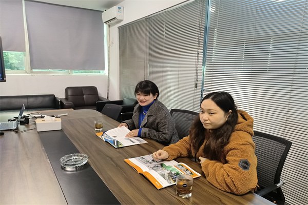 双方交流探讨.jpg