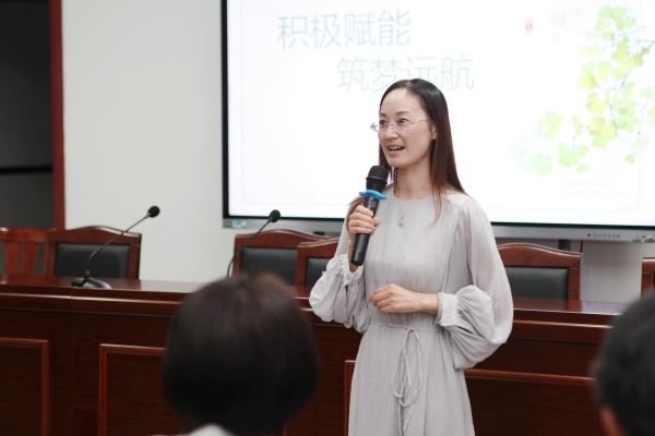 2方华老师授课.jpg