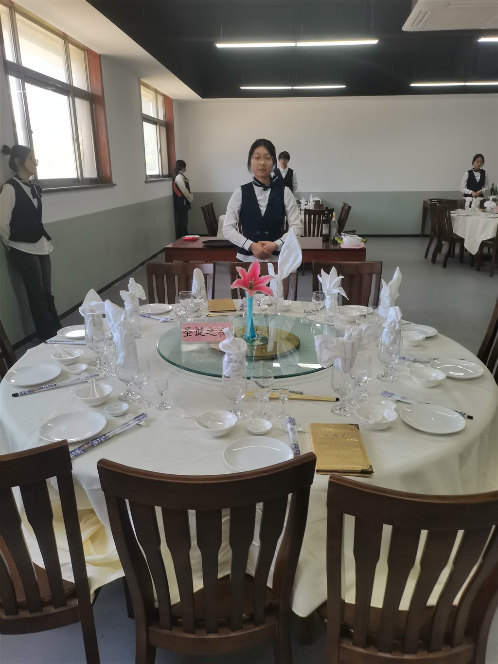 中餐摆台.jpg