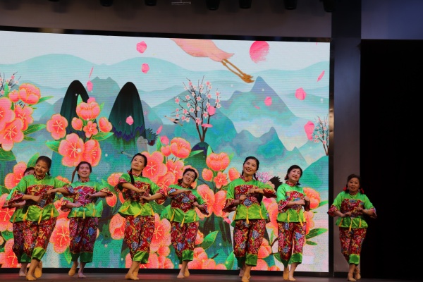 5中国成品舞表演.JPG