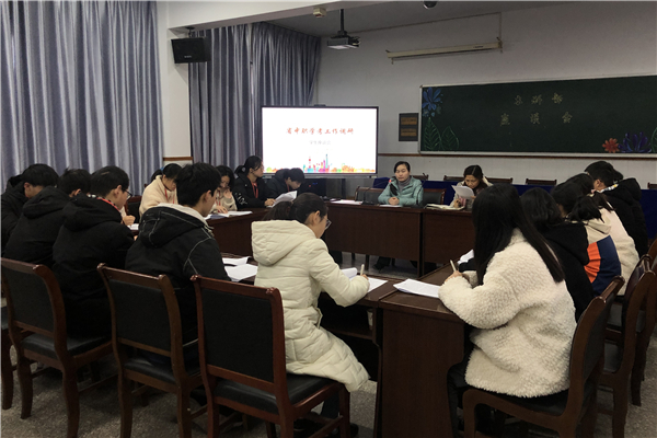 学生座谈会现场_副本.jpg