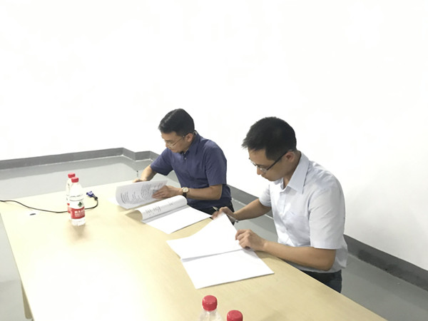 校企签约.jpg