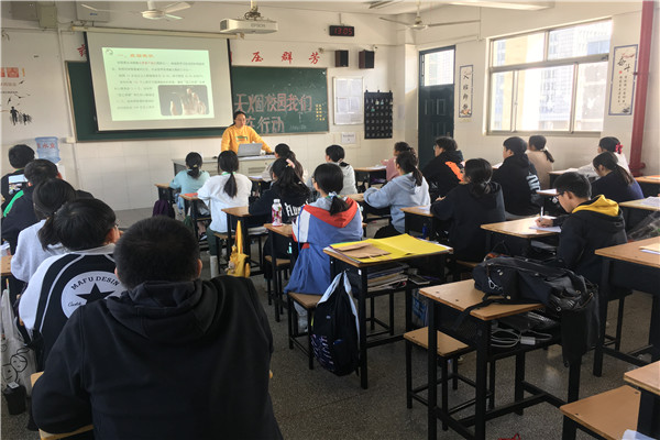 无烟校园主题班会3_副本.jpg