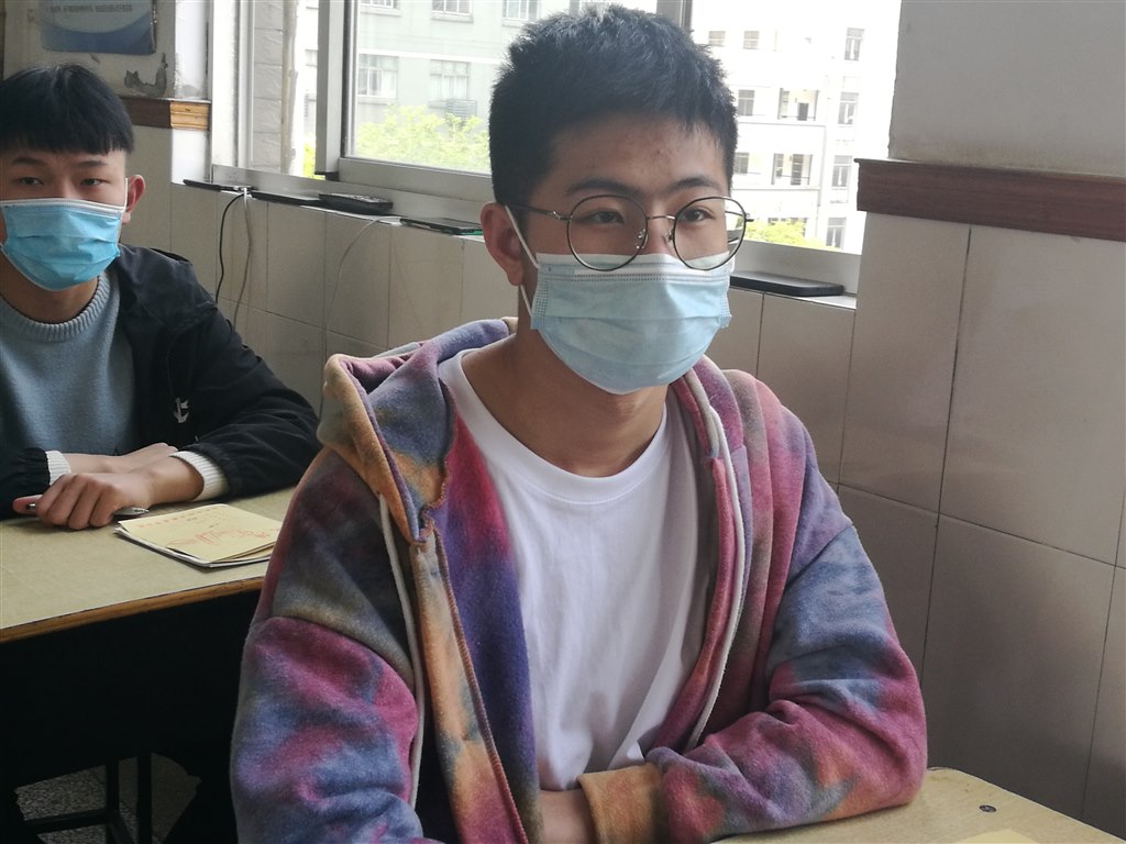 聚精会神的聆听者.jpg