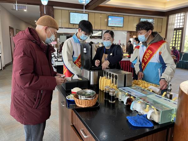 餐厅助餐2.jpg