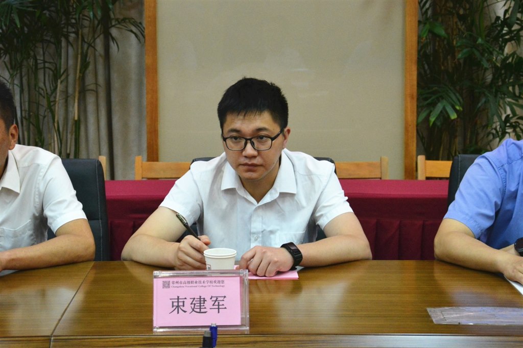 常州公路运输集团有限公司技术工程部部长助理 束建军_副本.jpg