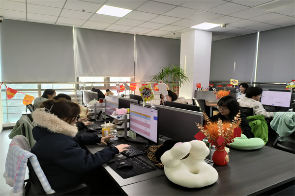 实习生在创青电商公司工作场景.jpg