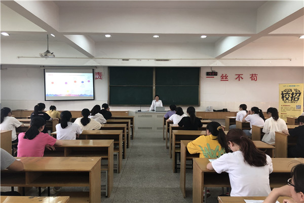 1招聘会现场_副本.jpg