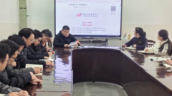 2支部书记叶星带领学习全区企业发展大会会议精神1.jpg