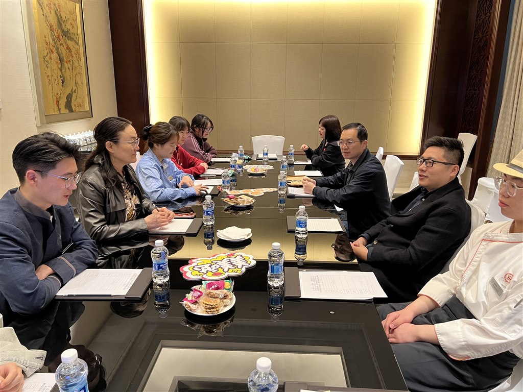 九洲喜来登座谈会现场2.JPG