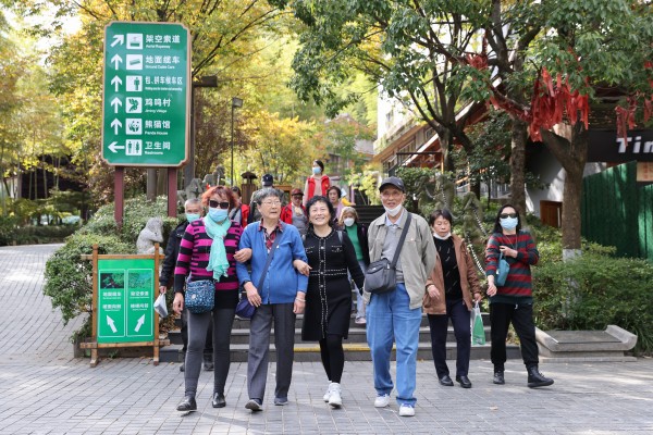 3、畅游南山竹海_副本.jpg