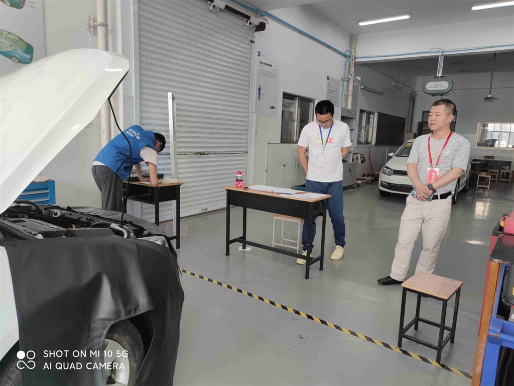 孙国华院长巡考.jpg