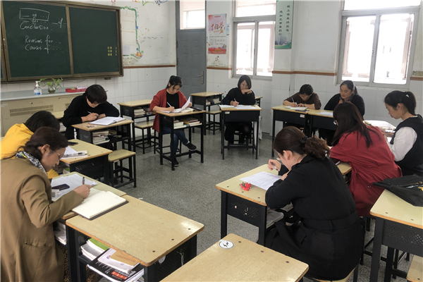 1 语文教研活动现场（1）_副本.jpg