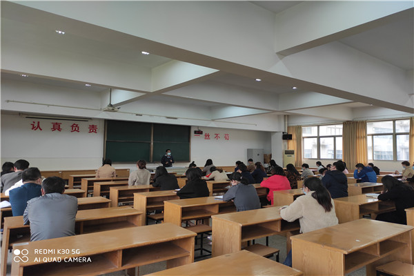 吴院长在班主任会议上作动员.jpg