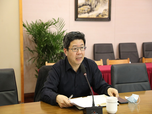 朱溪源科长部署工作.JPG