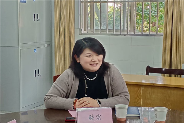 1 张宏副书记主持会议.jpg