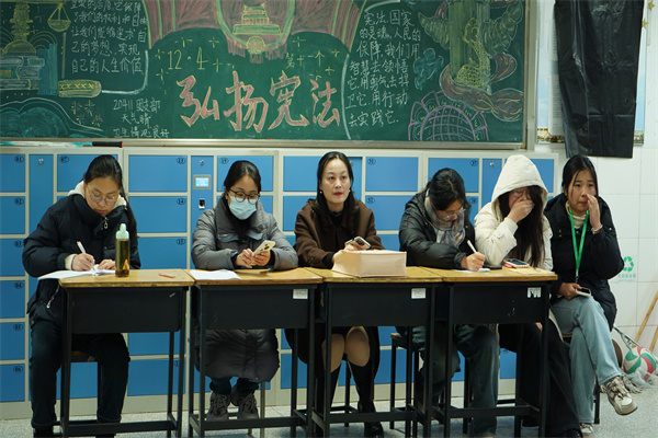 听课师生.jpg