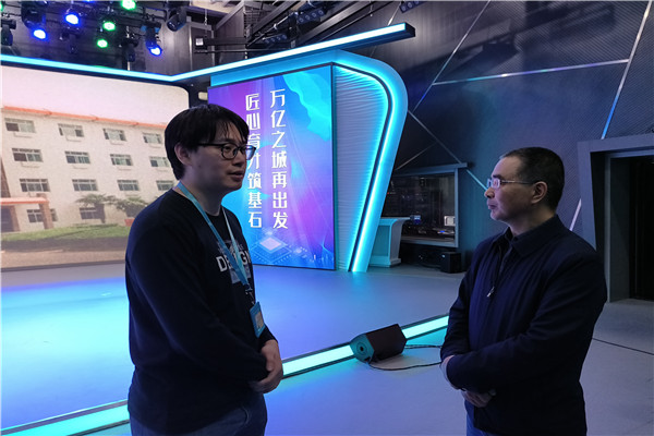 2 吴仁玉院长与常州电视台徐昕琛老师交流.jpg