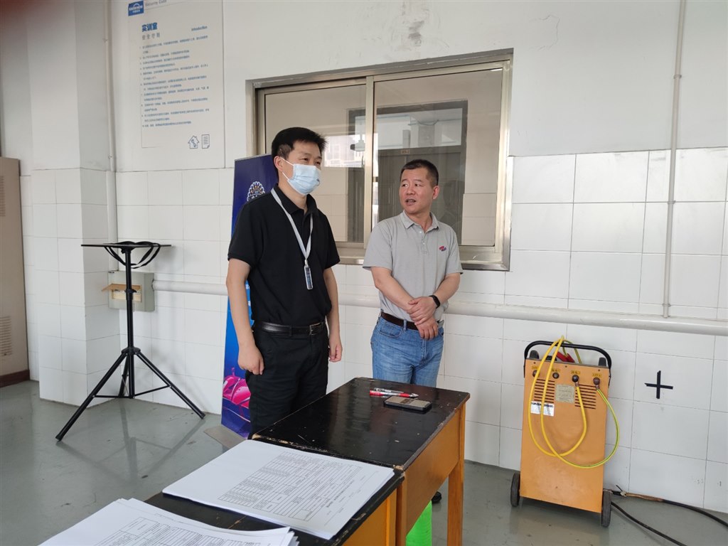 学院领导查看现场1 (2).jpg
